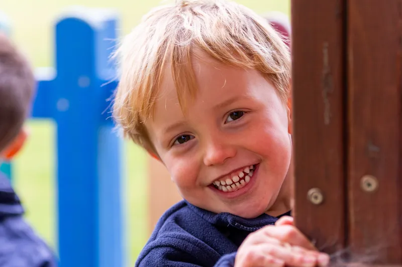 Stay + play - image 1