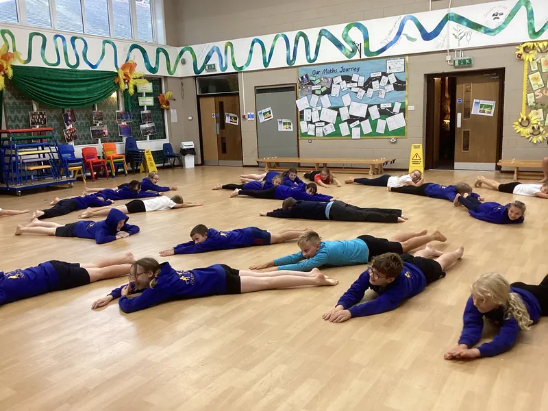 Gymnastics lesson exploring twisted shapes and balances with different points - image 11 Gymnastics lesson exploring twisted shapes and balances with different points - image 11