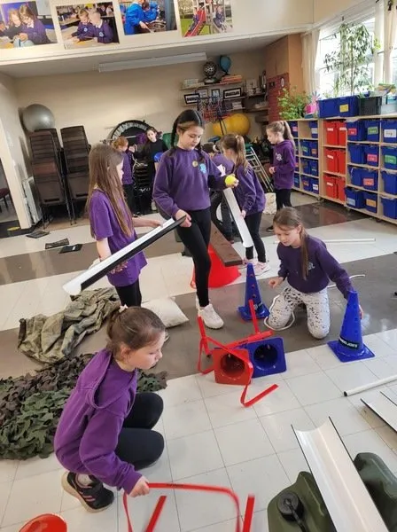 PE 4 - image 7 PE 4 - image 7