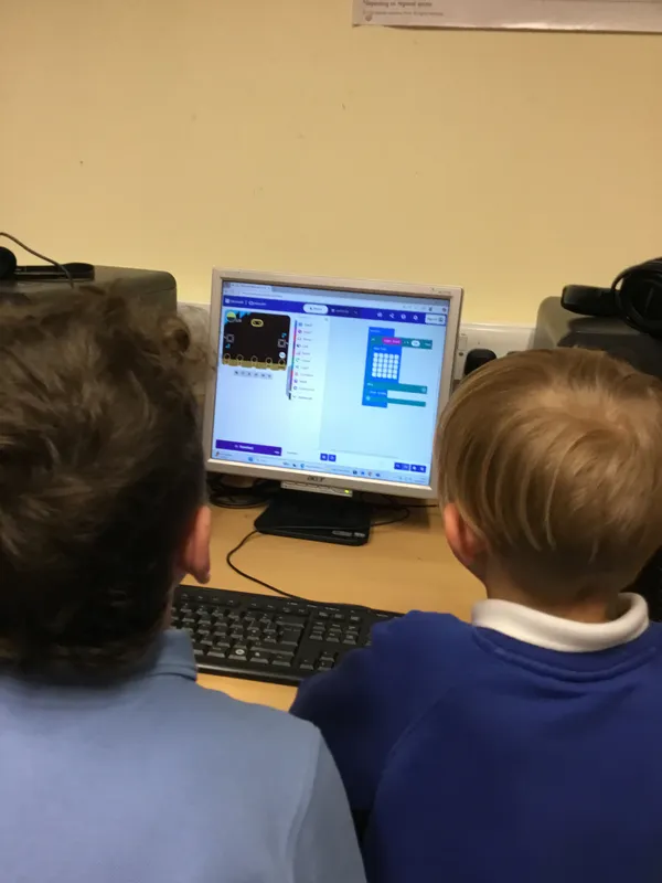 2025 Class 3 BBC micro:bits - nightlights - image 2 2025 Class 3 BBC micro:bits - nightlights - image 2