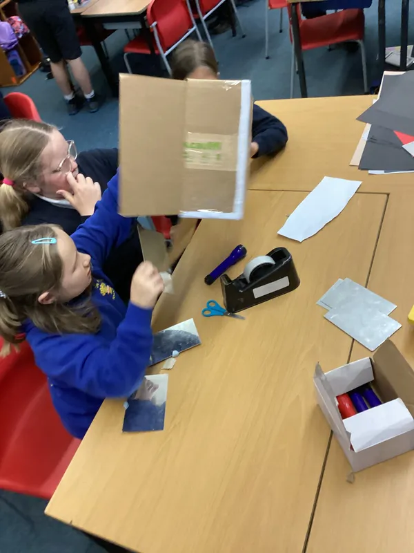 Ospreys were challenged to make a torch light shine into a box and come back out of the same side in a different place using mirrors - image 11 Ospreys were challenged to make a torch light shine into a box and come back out of the same side in a different place using mirrors - image 11