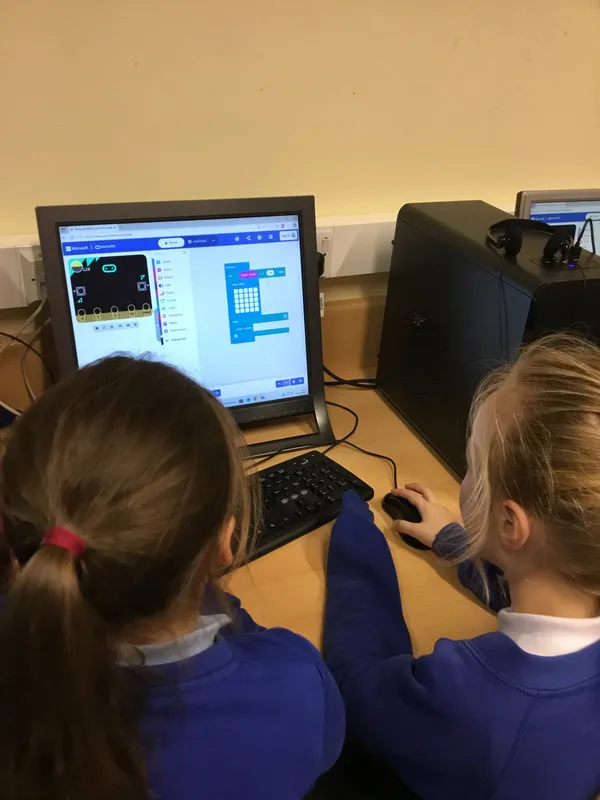 2025 Class 3 BBC micro:bits - nightlights - image 10 2025 Class 3 BBC micro:bits - nightlights - image 10