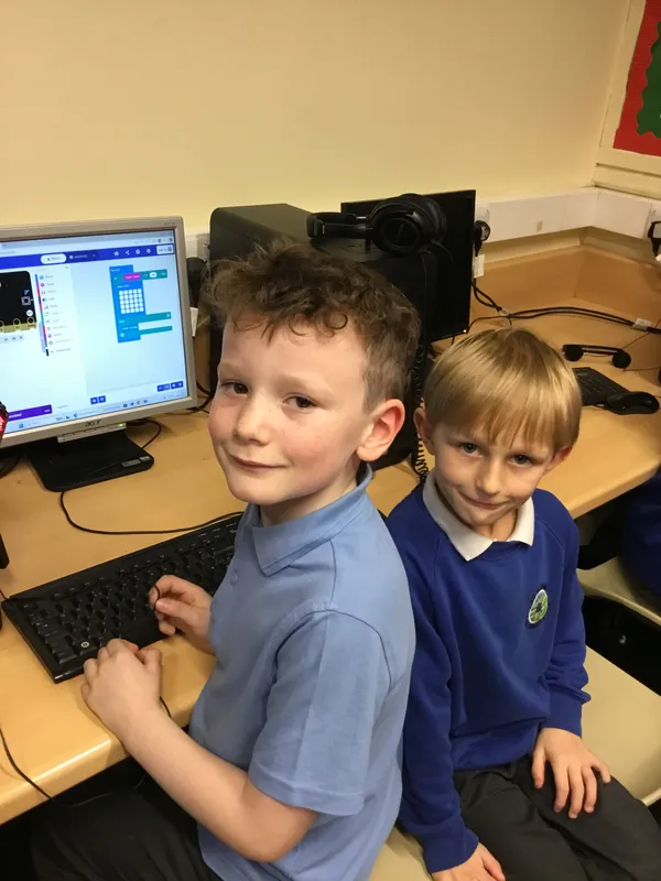 2025 Class 3 BBC micro:bits - nightlights - image 9 2025 Class 3 BBC micro:bits - nightlights - image 9