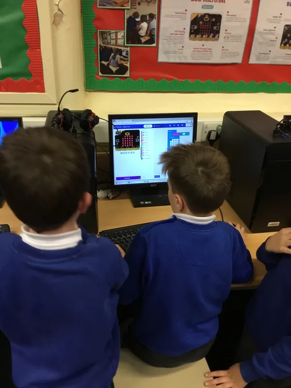 2025 Class 3 BBC micro:bits - nightlights - image 11 2025 Class 3 BBC micro:bits - nightlights - image 11