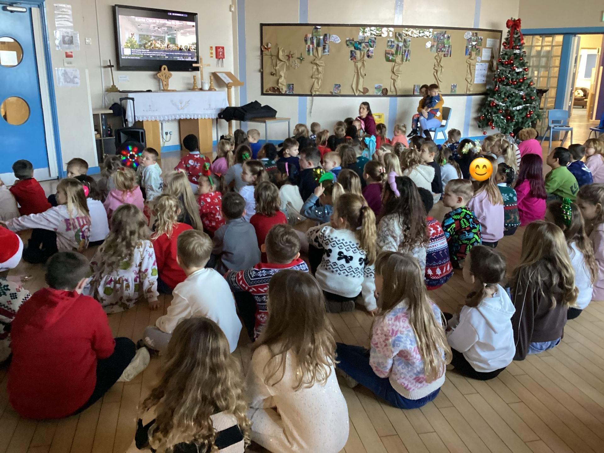 Y3 joined the rest of Holy Trinity to watch a live carol service. It was a lovely way to start our Christmas break-Merry Christmas! 