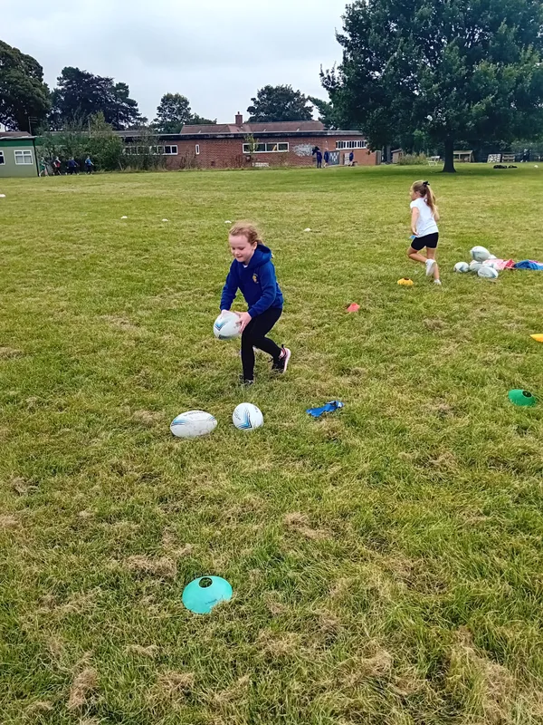 Robins developing their rugby skills - image 1 Robins developing their rugby skills - image 1