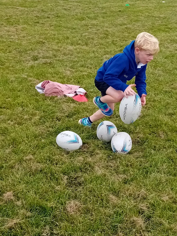 Robins developing their rugby skills - image 7 Robins developing their rugby skills - image 7