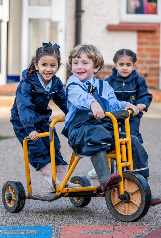 Stay + play - image 11