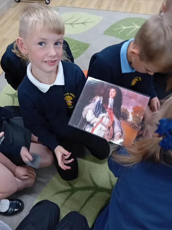 Robins looking at artefacts in History - image 7 Robins looking at artefacts in History - image 7