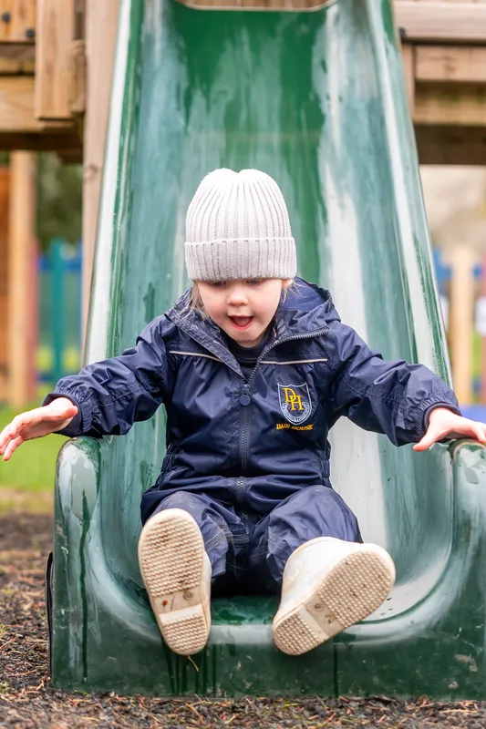 Stay + play - image 24