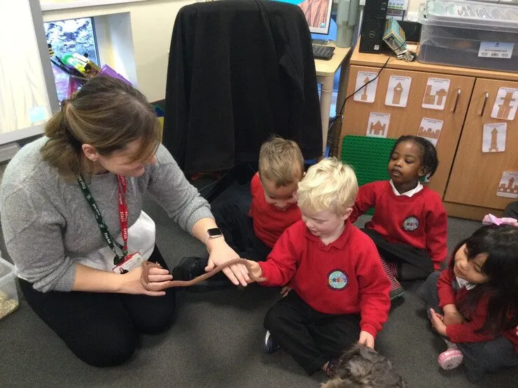 Reception 25 - image 1 Reception 25 - image 1