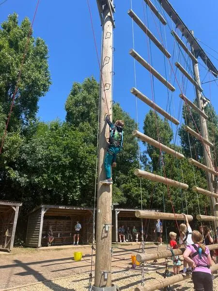 Group 2 - Trapeze - image 33