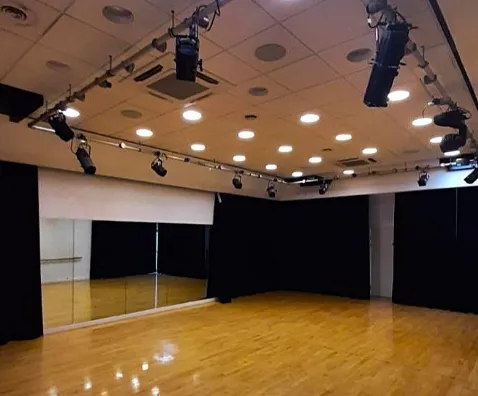 School Tour - image 20