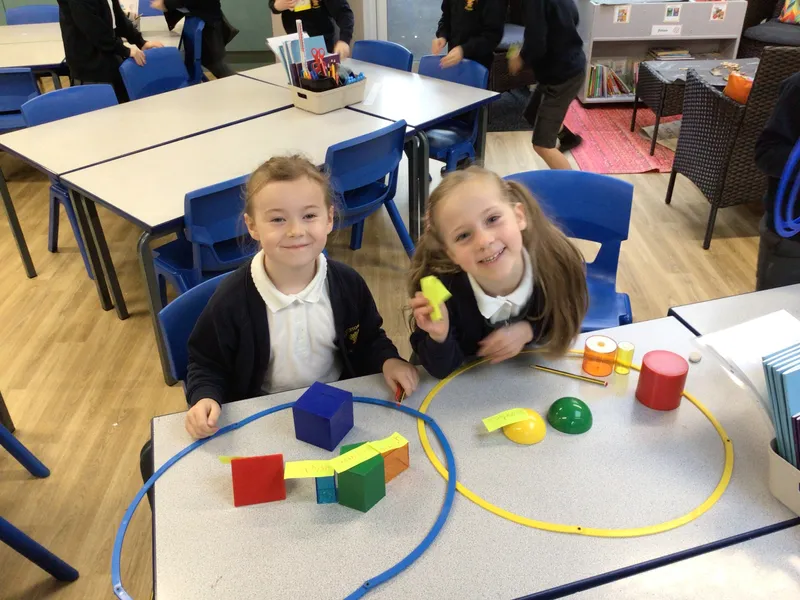 Sorting 3D Shapes - image 1 Sorting 3D Shapes - image 1