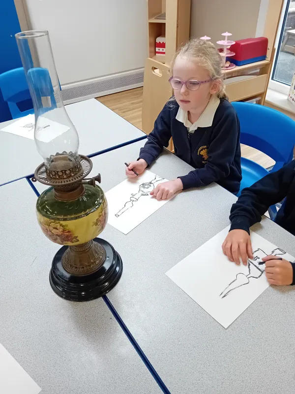Robins looking at artefacts in History - image 9 Robins looking at artefacts in History - image 9