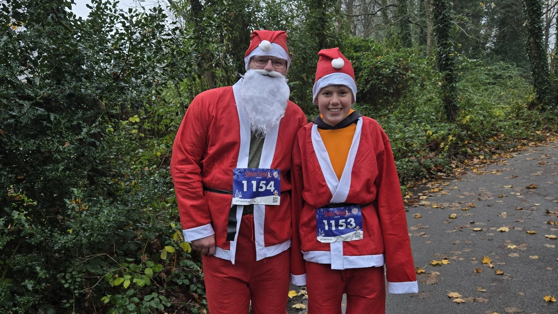 OSCAR TAKES PART IN MND FUNDRAISING LEEDS SANTA DASH – WITH NEARLY 3000 OTHER SANTAS!&nbsp;