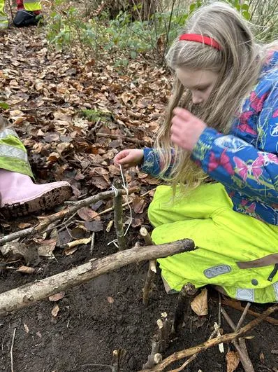 Spring 2023 - January 11th - Oaks - Viking Longhouses and Tarp Shelters (practising knots) - image 4 Spring 2023 - January 11th - Oaks - Viking Longhouses and Tarp Shelters (practising knots) - image 4