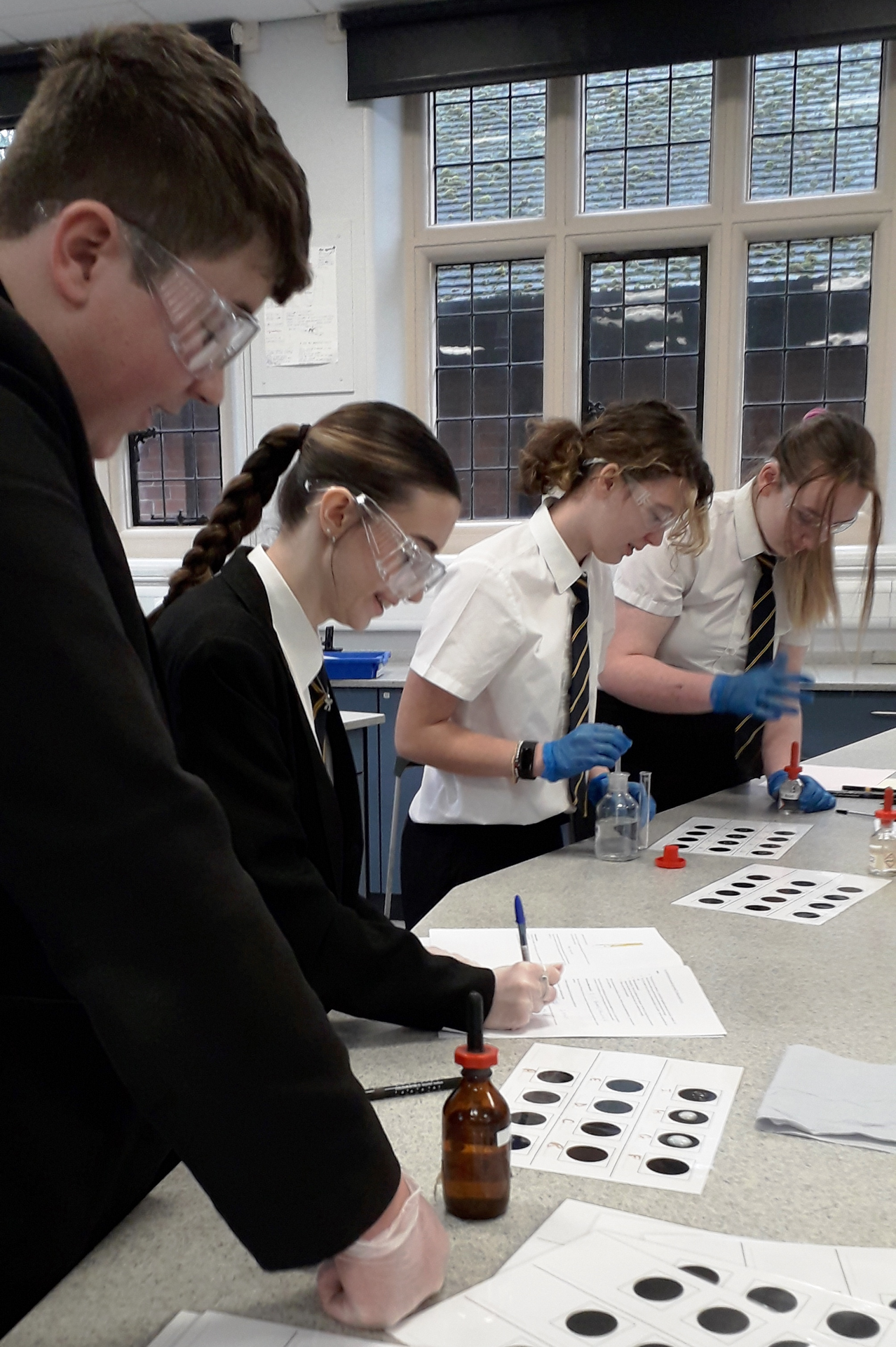 Year 10 impress at Hymers College Science Triathlon