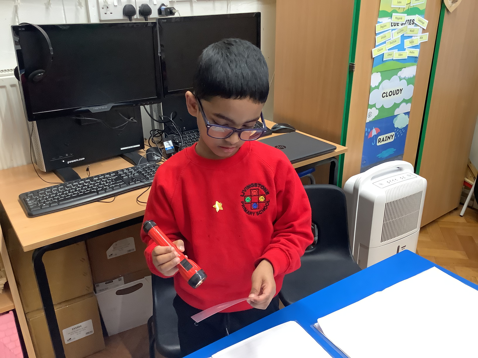 Year 1 Science - Is it opaque or transparent? 