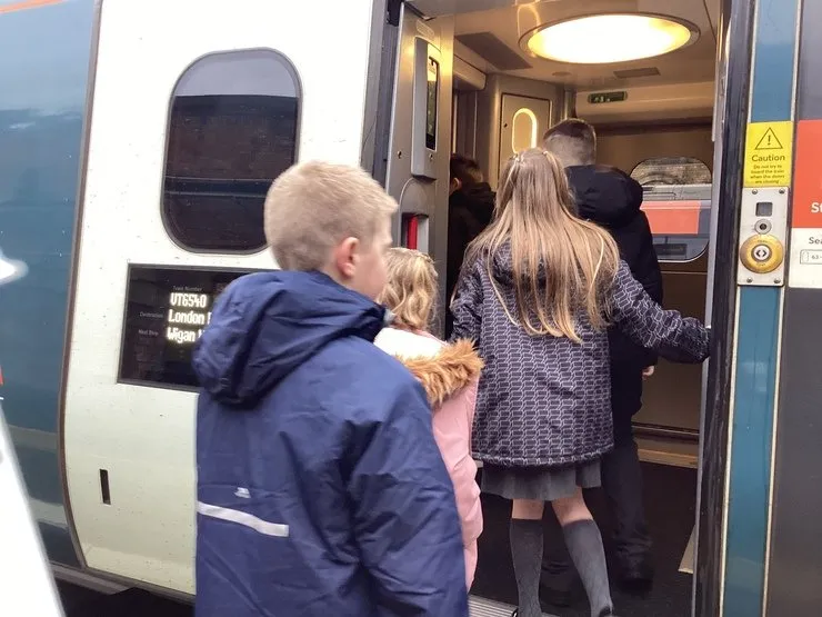 Commonwealth - image 52 Commonwealth - image 52