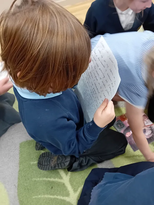 Robins looking at artefacts in History - image 5 Robins looking at artefacts in History - image 5