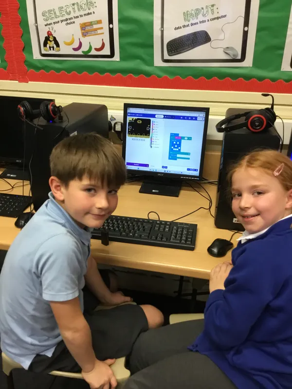 2025 Class 3 BBC micro:bits - nightlights - image 3 2025 Class 3 BBC micro:bits - nightlights - image 3