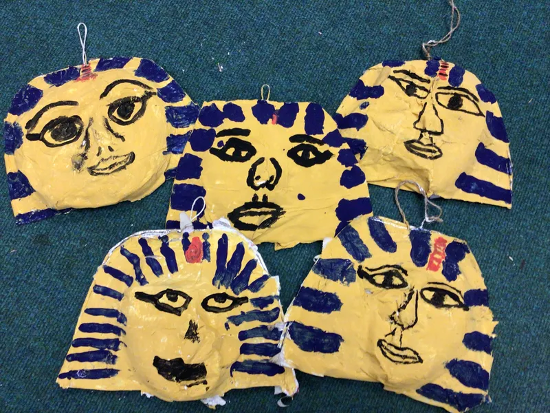 Canopic jars and Tutankhamen masks - image 1 Canopic jars and Tutankhamen masks - image 1