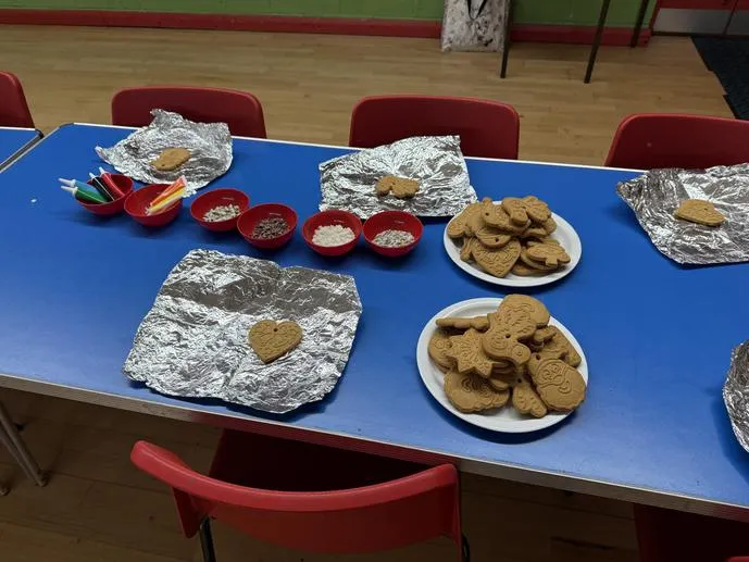 Breakfast Club had a competition to decorate the best Christmas cookie! - image 4