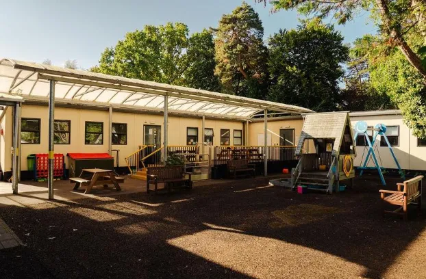 School Tour - image 4