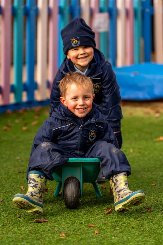 Stay + play - image 6