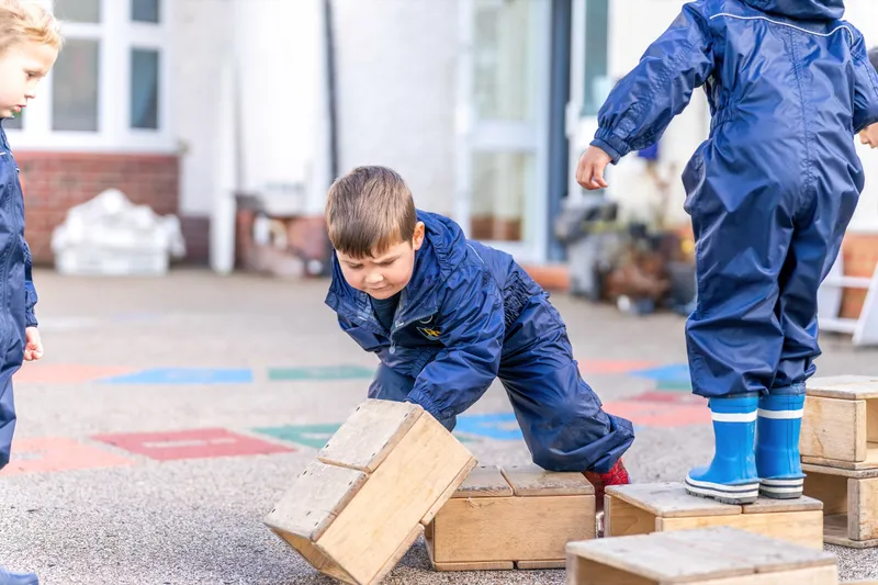 Stay + play - image 27