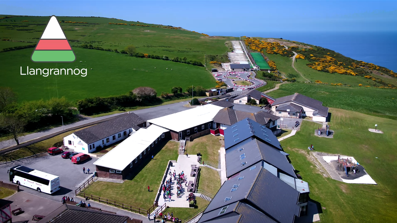 Llangrannog - bws gadael / bus leaving 8.45. 
