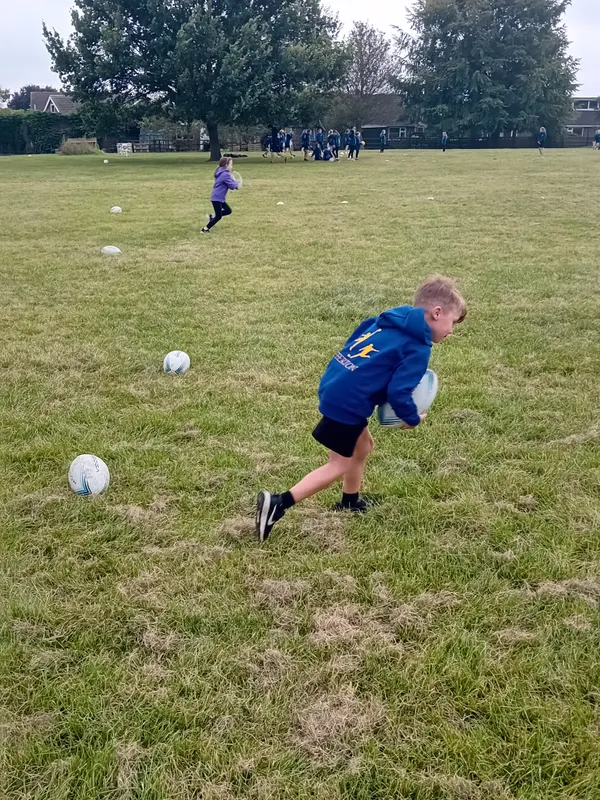 Robins developing their rugby skills - image 8 Robins developing their rugby skills - image 8