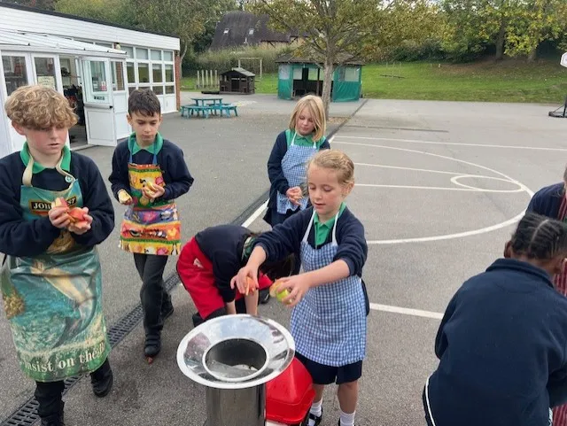 Apple Pressing Autumn 2025 - image 4