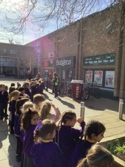 Year 1 - Walk to Arbury Court