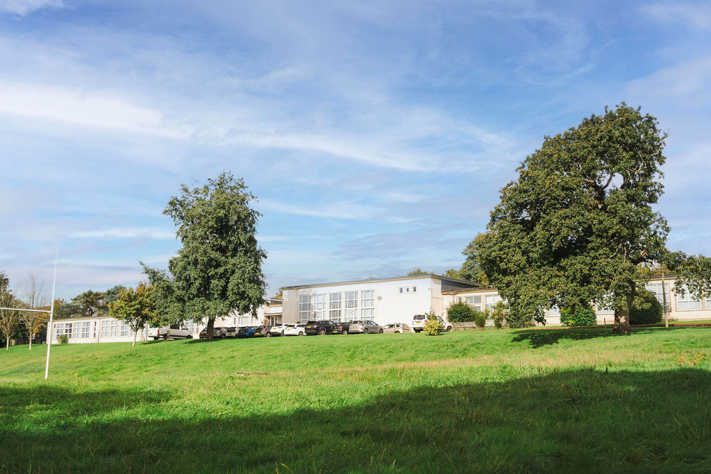www.thomasroberts.cymru