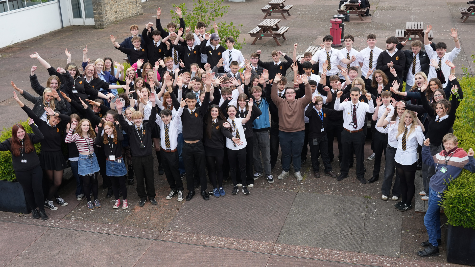 YEAR 13 STUDENTS CELEBRATE THEIR LAST DAY&nbsp;&nbsp;