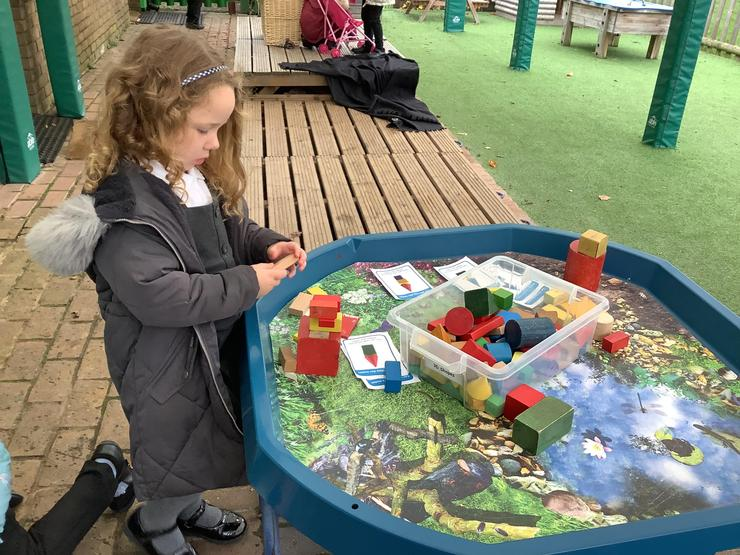 What can you build, using and naming 3D shapes