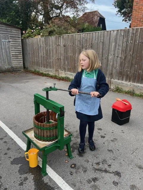 Apple Pressing Autumn 2025 - image 2