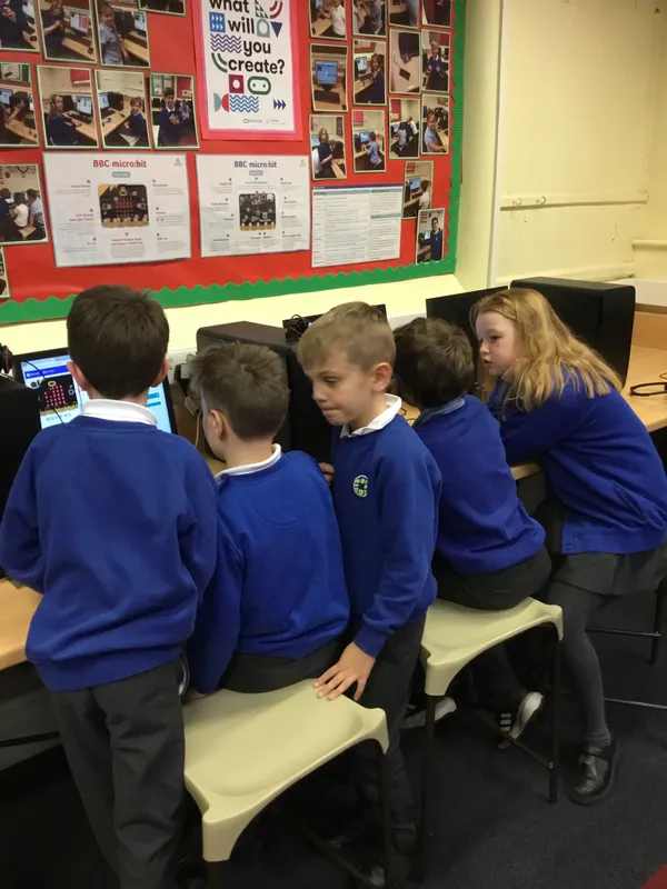 2025 Class 3 BBC micro:bits - nightlights - image 12 2025 Class 3 BBC micro:bits - nightlights - image 12