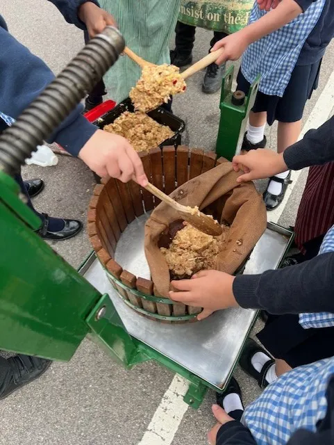 Apple Pressing Autumn 2025 - image 3