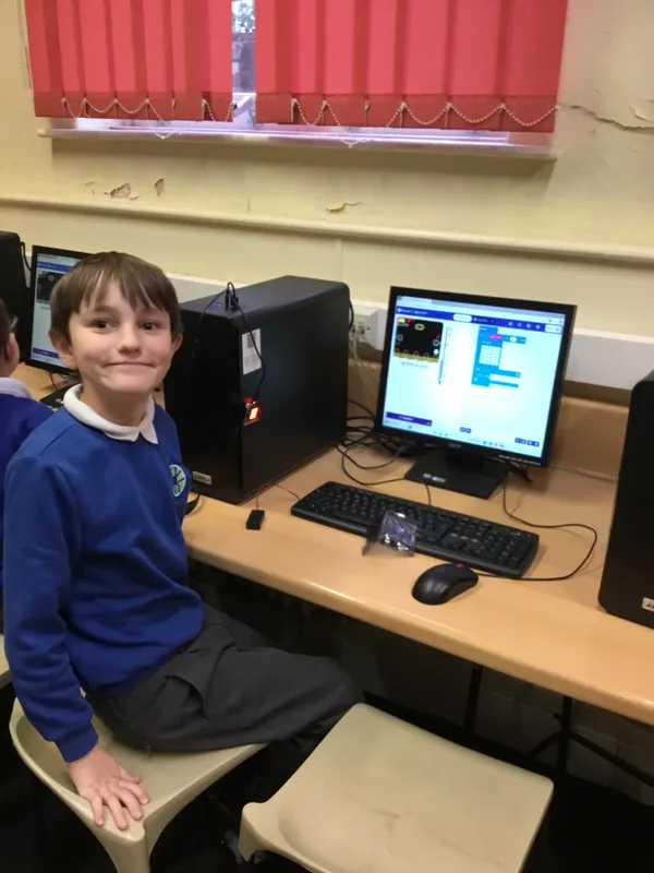 2025 Class 3 BBC micro:bits - nightlights - image 8 2025 Class 3 BBC micro:bits - nightlights - image 8