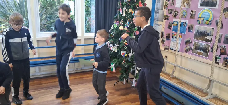 Y6 Christmas - image 23