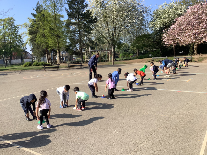 Children practising tennis and anticipation skills