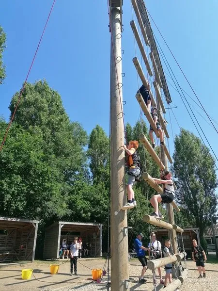 Group 1 - Trapeze - image 31